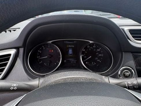 Used 2016 Nissan Rogue SV AWD/4WD image 15