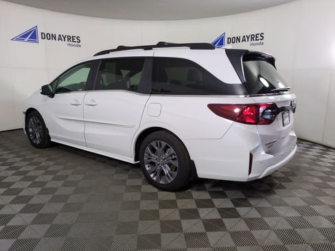 Certified 2026 Honda Odyssey Touring image 4