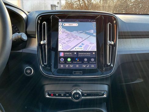 Certified 2026 Volvo XC40 B5 Plus w/ Protection Package Premier image 14