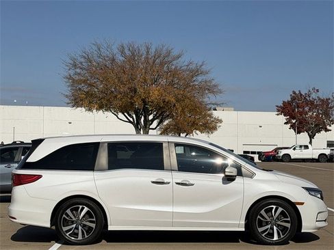 Used 2023 Honda Odyssey Touring image 3