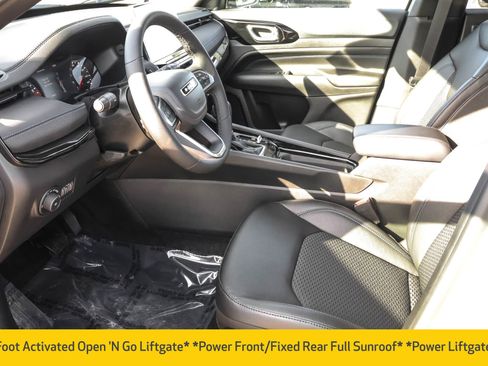 New 2025 Jeep Compass Latitude w/ Sun & Sound Group AWD/4WD image 6
