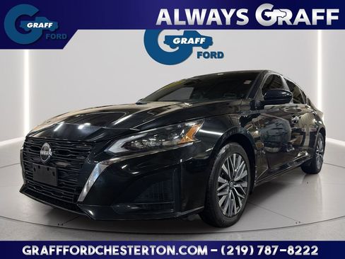 Used 2023 Nissan Altima 2.5 SV w/ SV Premium Package image 1
