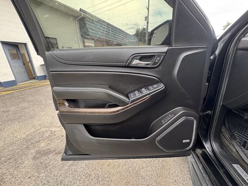 Used 2018 Chevrolet Suburban LT image 27