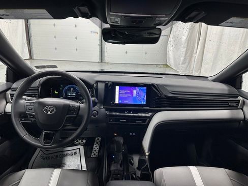 Used 2025 Toyota Camry SE image 42