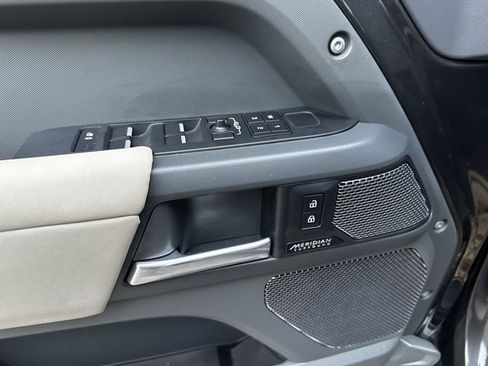 Used 2023 Land Rover Defender 110 X image 11