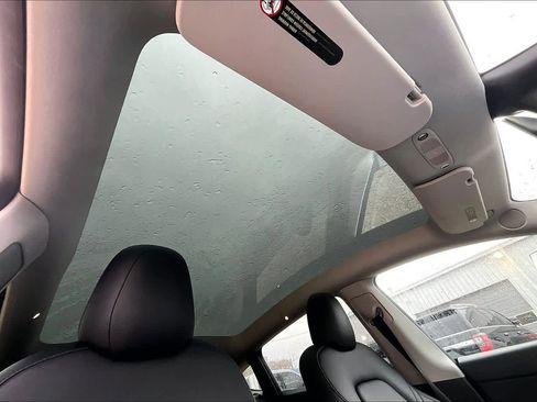 Used 2021 Tesla Model Y Long Range image 13