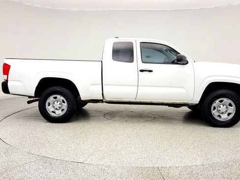 Used 2017 Toyota Tacoma SR image 4