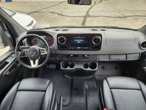 Used 2023 Mercedes-Benz Sprinter 2500 image 54