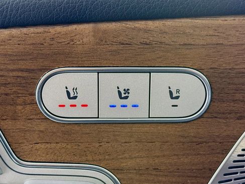 Used 2024 Mercedes-Benz GLE 350 4MATIC w/ Winter Package image 21