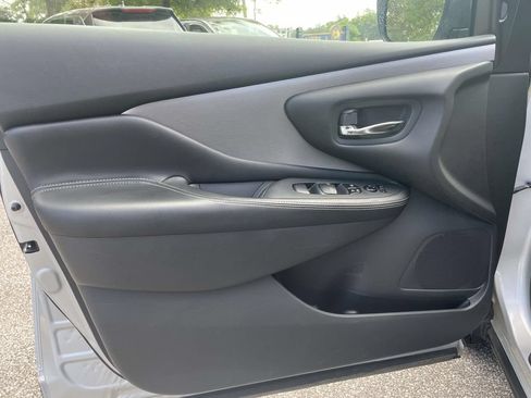 Used 2024 Nissan Murano SV AWD/4WD image 14
