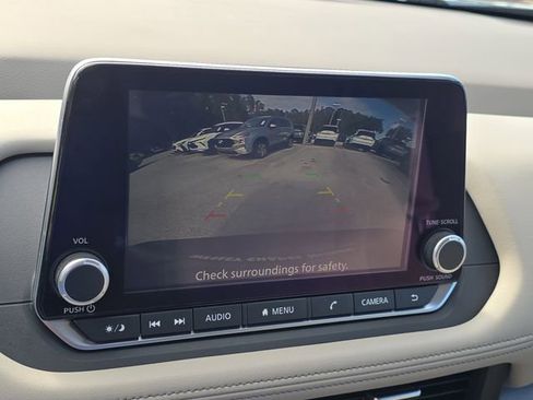 Certified 2025 Nissan Rogue SV FWD image 24