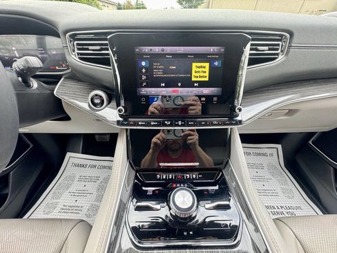 Used 2022 Jeep Wagoneer Series III image 23