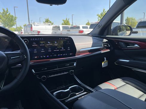 New 2026 Chevrolet Traverse RS FWD image 24