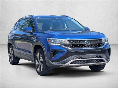 Used 2023 Volkswagen Taos SE AWD/4WD image 3