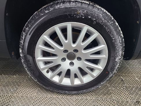 Used 2014 Volkswagen Tiguan S image 15