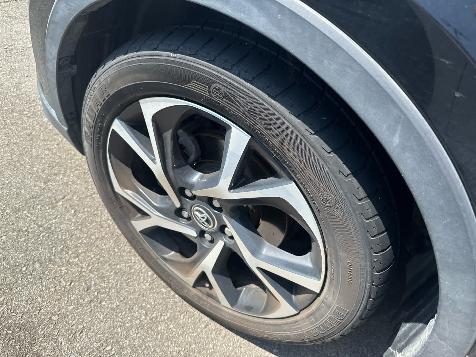 Used 2018 Toyota C-HR XLE FWD image 9