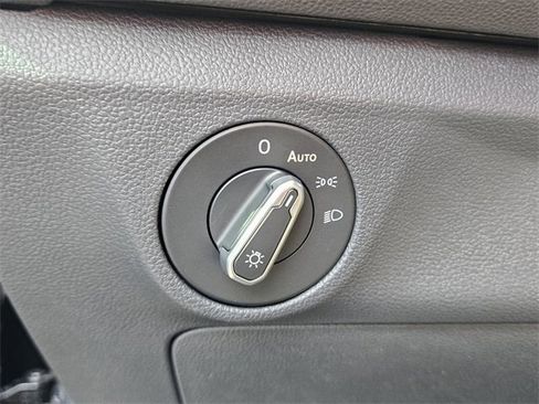 Used 2025 Volkswagen Jetta Sport image 25