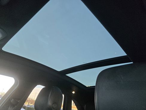 Used 2024 Porsche Macan image 18