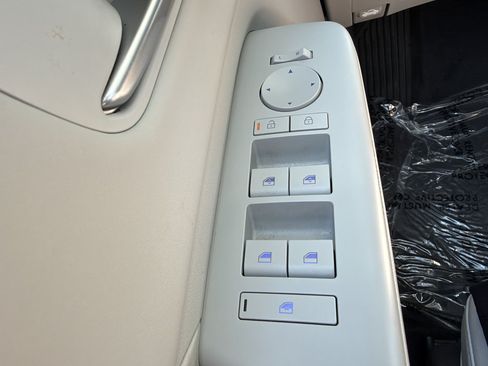 Used 2025 Hyundai Kona Limited FWD image 28