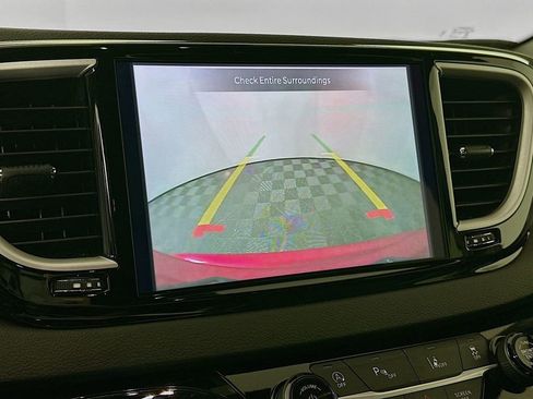 Used 2025 Chrysler Pacifica Select FWD image 18