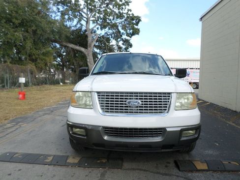 Used 2005 Ford Expedition XLT image 3