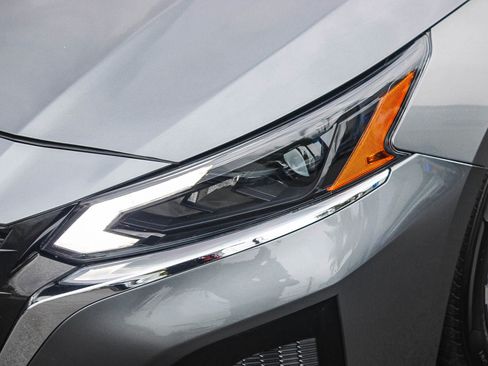 Used 2023 Nissan Altima 2.5 SV image 5