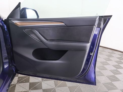 Used 2023 Tesla Model Y Performance image 24