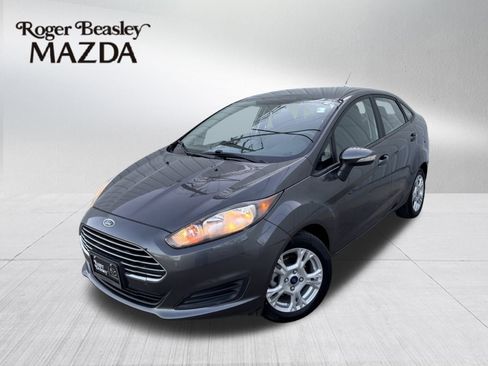 Used 2015 Ford Fiesta SE image 1