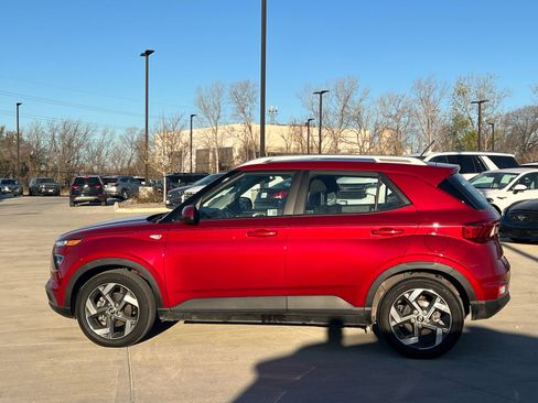 Certified 2025 Hyundai Venue SEL image 6