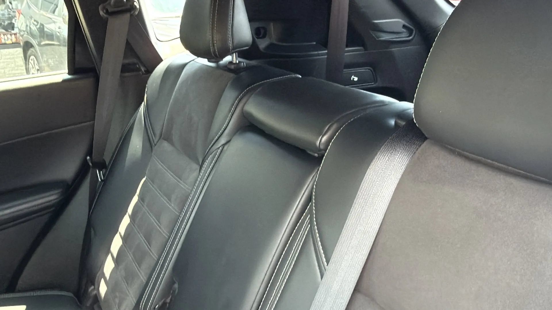 Used 2024 Mitsubishi Outlander FWD image 19