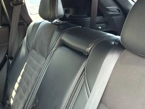 Used 2024 Mitsubishi Outlander FWD image 19