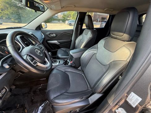 Used 2018 Jeep Cherokee Latitude Plus w/ Cold Weather Group AWD/4WD image 9