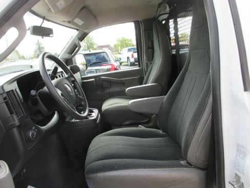 Used 2023 GMC Savana 2500 w/ Driver Convenience Package image 12