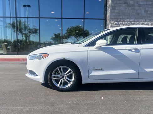 Used 2018 Ford Fusion SE w/ Equipment Group 602A FWD image 8