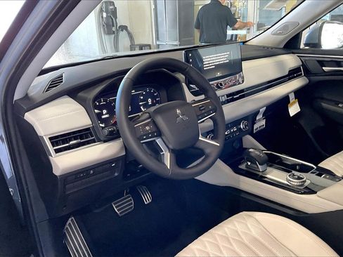 New 2026 Mitsubishi Outlander SEL image 6