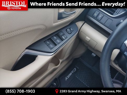 Used 2017 Toyota Camry XLE w/ Moonroof Package FWD image 22