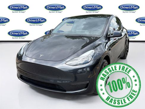 Used 2024 Tesla Model Y 2WD image 3