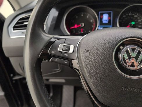 Used 2020 Volkswagen Tiguan SE w/ Panoramic Sunroof Package image 44