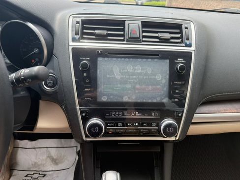 Used 2018 Subaru Outback 2.5i Limited AWD/4WD image 15