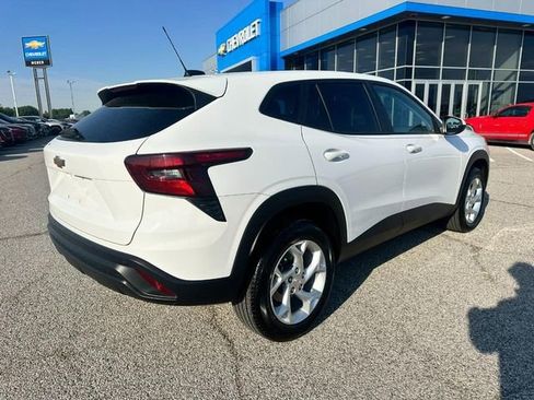 Used 2025 Chevrolet Trax LS w/ LS Convenience Package FWD image 6