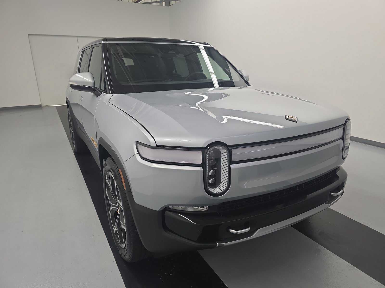 Used 2023 Rivian R1S Adventure Quad AWD/4WD image 7