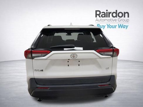 Used 2021 Toyota RAV4 LE image 6