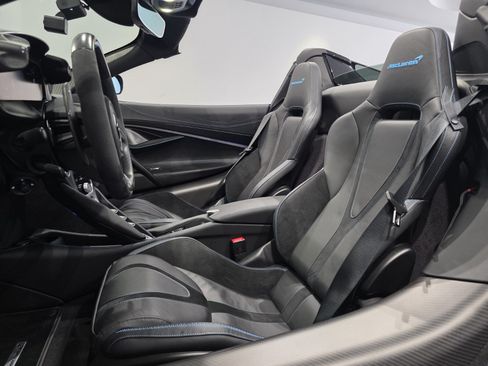 Used 2024 McLaren 750S Spider RWD image 8