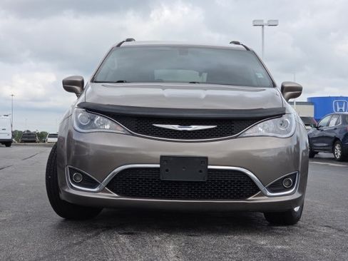 Used 2017 Chrysler Pacifica Touring-L Plus w/ Tire & Wheel Group FWD image 10