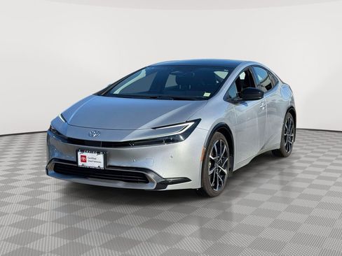 Used 2024 Toyota Prius Prime FWD image 3