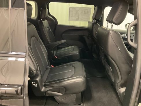 Used 2023 Chrysler Pacifica Touring-L w/ S Appearance Package FWD image 28