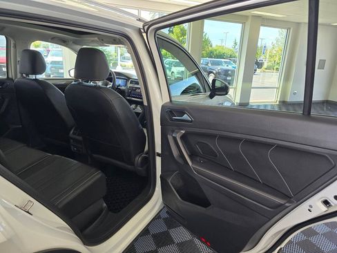 Used 2023 Volkswagen Tiguan SE w/ Panoramic Sunroof Package AWD/4WD image 38