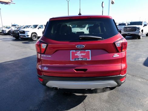Used 2019 Ford Escape SE image 6