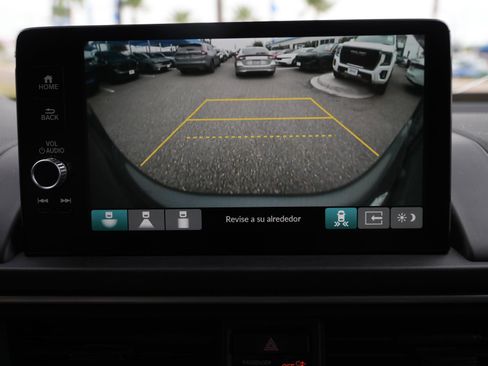Used 2025 Honda Pilot Touring image 23