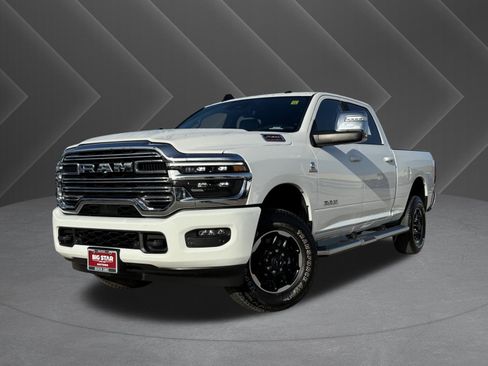 Used 2025 RAM 2500 Laramie AWD/4WD image 2